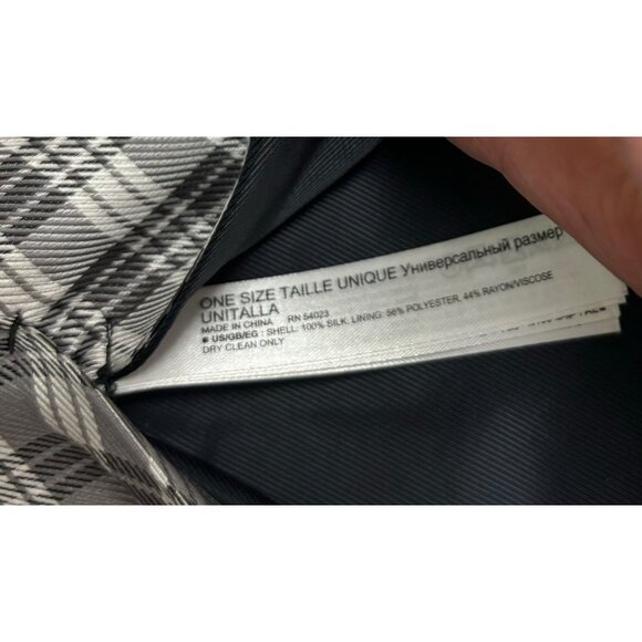 Lot of 4 Banana Republic Silk Ties Mix of solid and print - Picture 3 of 8